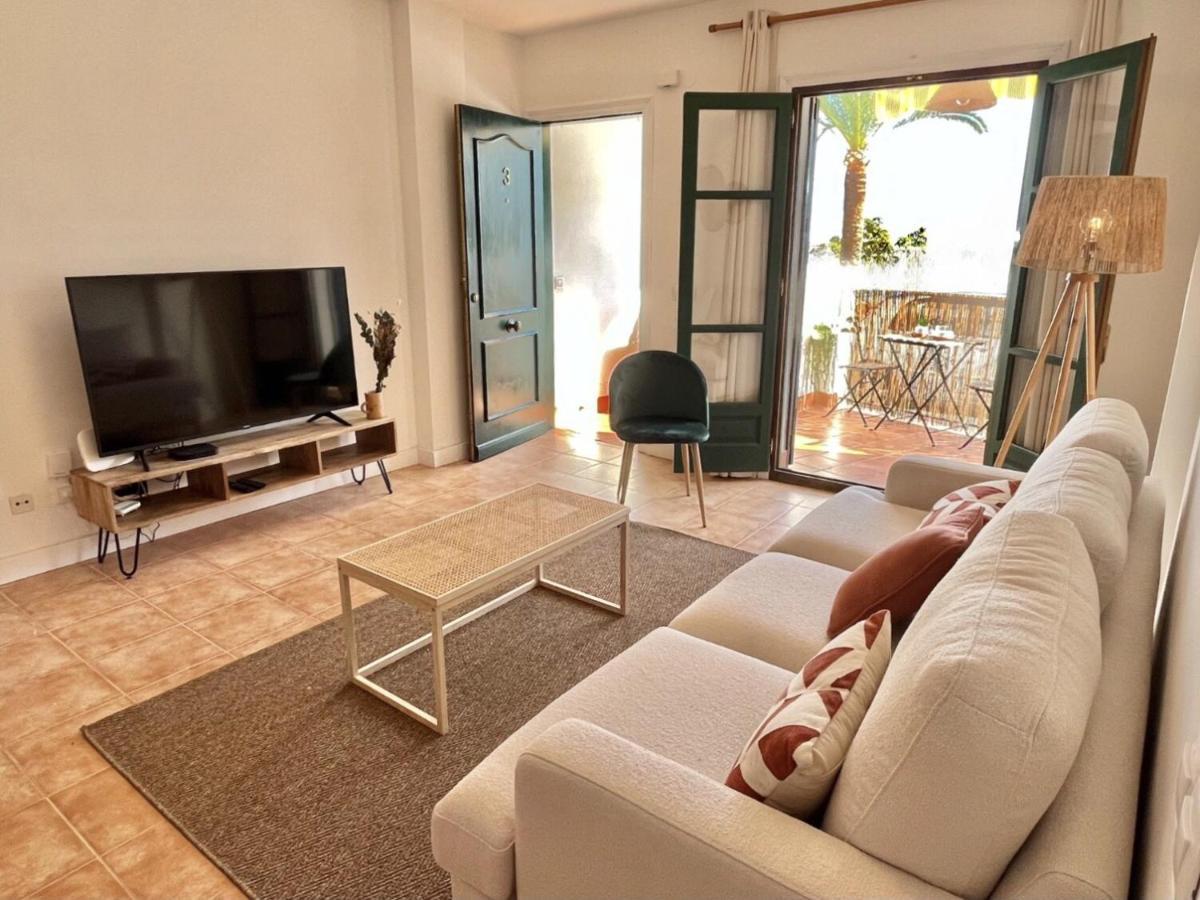 Casa La Aguanosa Con Piscina Y Vistas Al Mar Lägenhet Frigiliana Exteriör bild