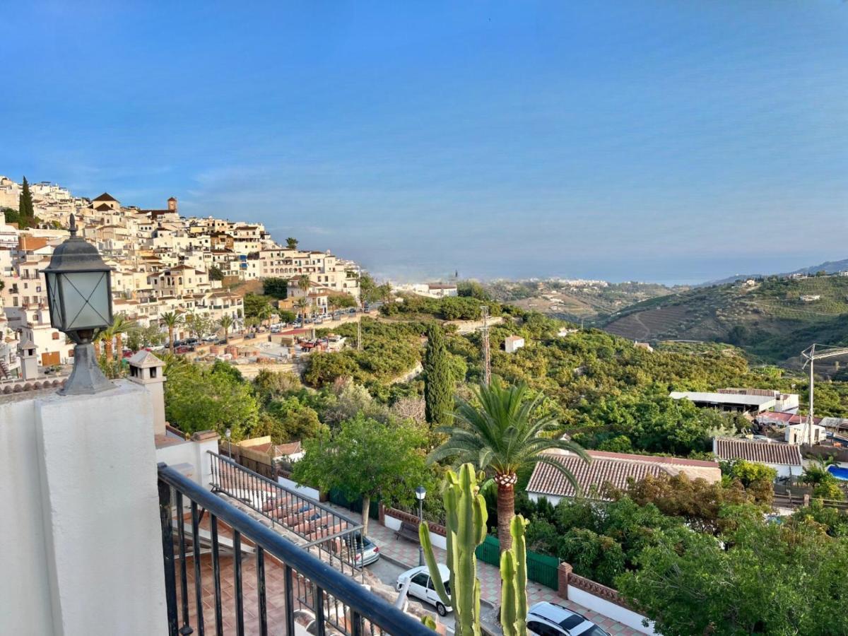 Casa La Aguanosa Con Piscina Y Vistas Al Mar Lägenhet Frigiliana Exteriör bild