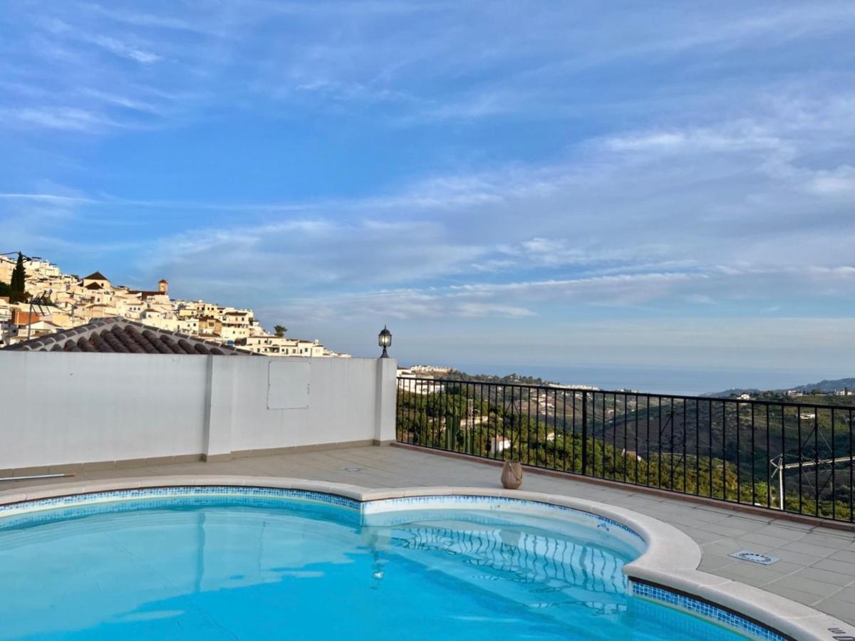 Casa La Aguanosa Con Piscina Y Vistas Al Mar Lägenhet Frigiliana Exteriör bild